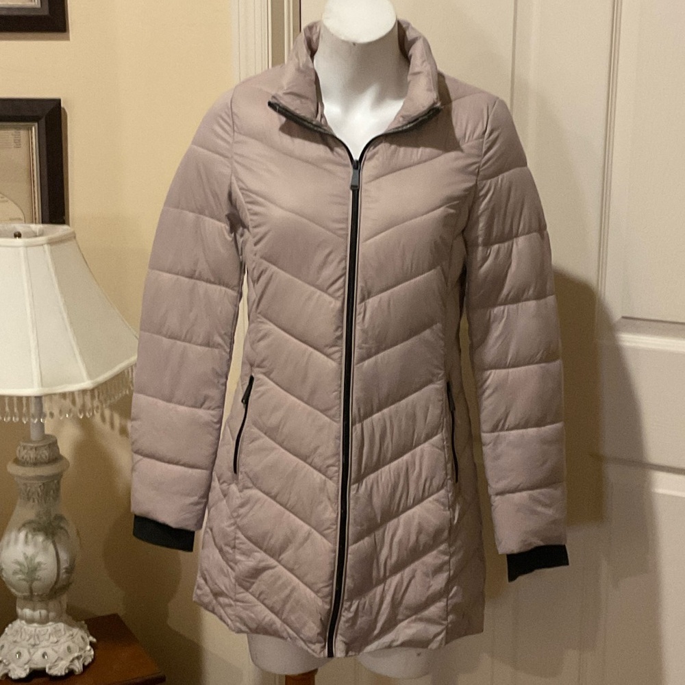 Love Tree Women's Light Tan Puffer Jacket. Medium. Ultra Light.